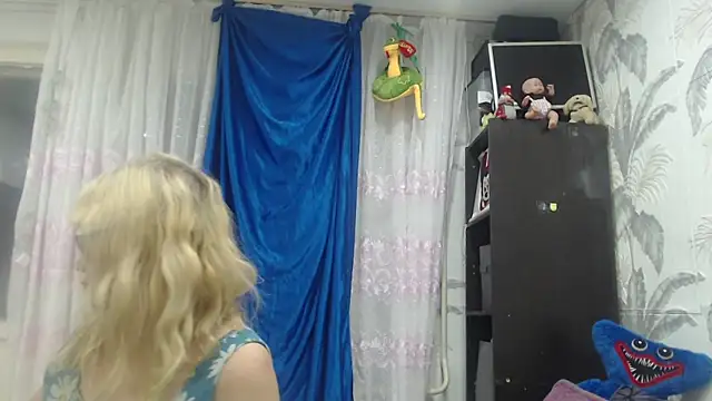 Snapshot of CamDiva113 chatting on October 4, 2:20 am CamDiva113 online show from October 4, 2:20 am