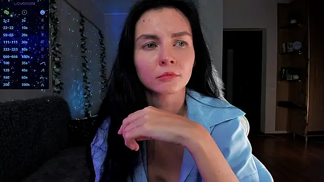 -danae- online show from December 10, 3:33 pm