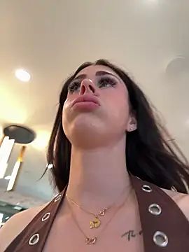 aus queen online show from February 24, 10:52 pm