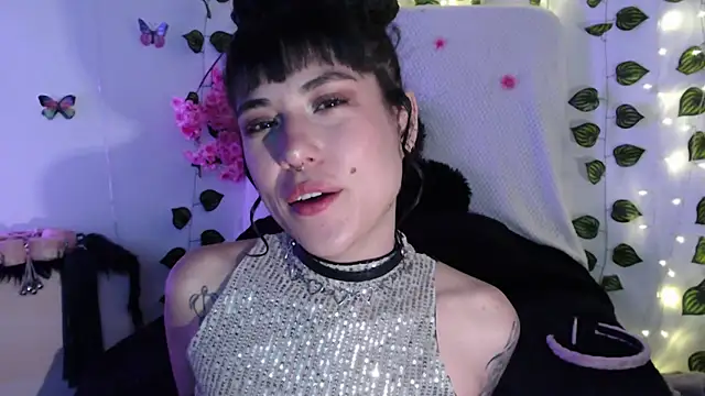 Snapshot of Hellen_dumont chatting on October 1, 3:23 am Hellen dumont online show from October 1, 3:23 am