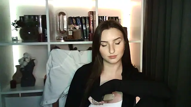 X Alisa online show from April 3, 6:39 pm