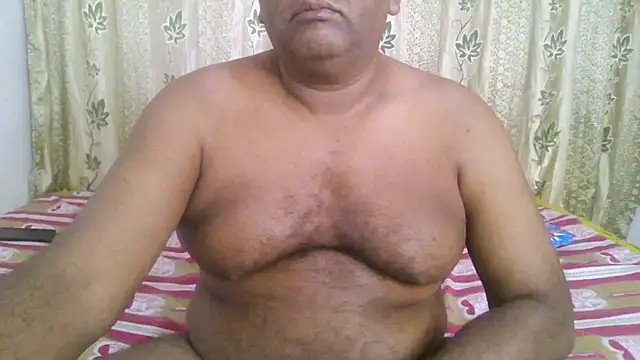 Snapshot of Beargryzzly chatting on December 18, 6:21 am Beargryzzly online show from December 18, 6:21 am