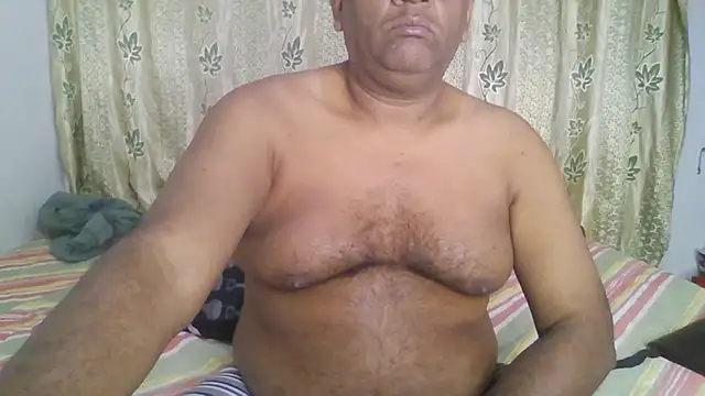 Snapshot of Beargryzzly chatting on January 21, 2:43 am Beargryzzly online show from January 21, 2:43 am