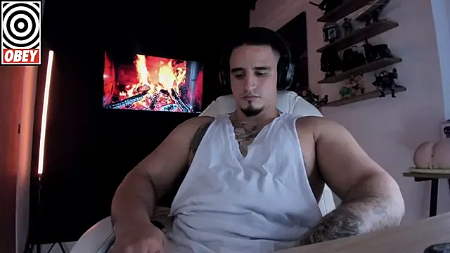 kingbear777 online show from November 6, 8:04 am