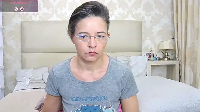 StaceyDarling online show from March 3, 3:31 pm