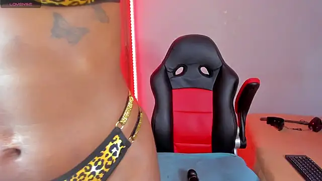 Snapshot of barbiee_ebony chatting on April 28, 4:06 am barbiee ebony online show from April 28, 4:06 am