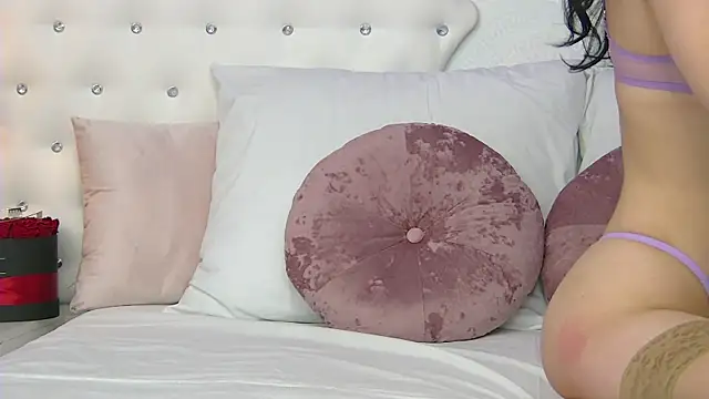 Snapshot of SophiaVilner chatting on February 6, 10:21 pm SophiaVilner online show from February 6, 10:21 pm