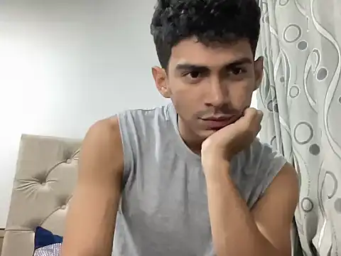 Snapshot of WildLogan chatting on February 11, 1:54 am WildLogan online show from February 11, 1:54 am