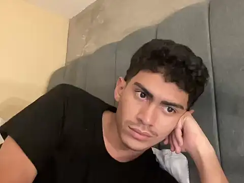 Snapshot of WildLogan chatting on February 16, 9:00 pm WildLogan online show from February 16, 9:00 pm