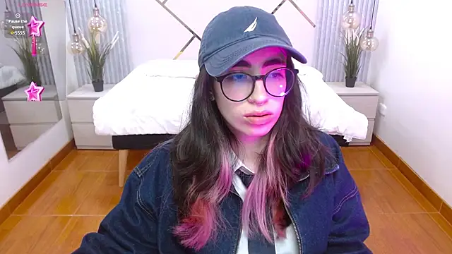 Snapshot of LenaRoses chatting on November 8, 1:22 pm LenaRoses online show from November 8, 1:22 pm