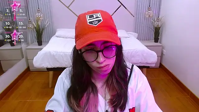 Snapshot of LenaRoses chatting on November 15, 1:18 pm LenaRoses online show from November 15, 1:18 pm