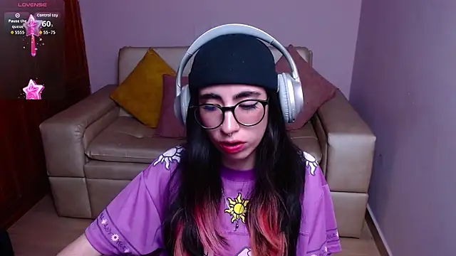 LenaRoses online show from April 6, 9:05 pm