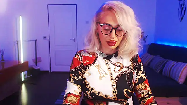 beauty chl0e online show from December 11, 8:18 pm