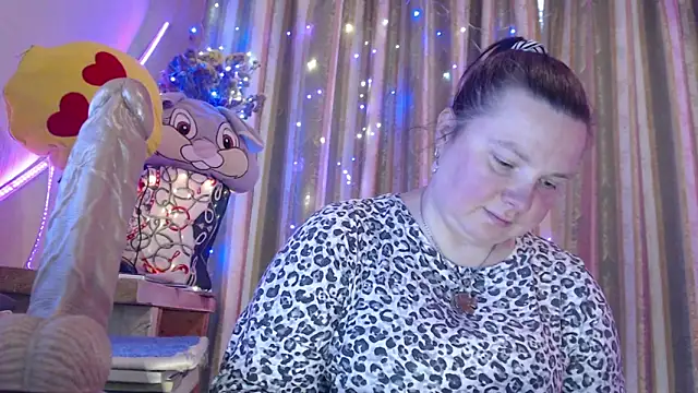 Snapshot of amorelara chatting on April 22, 10:17 am amorelara online show from April 22, 10:17 am