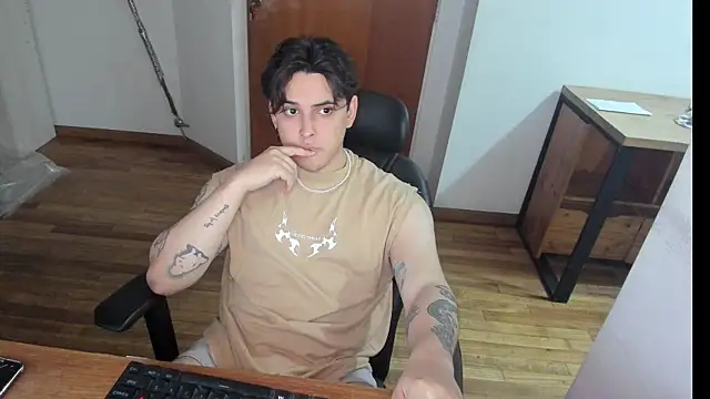 Snapshot of Markuss_b chatting on January 29, 1:48 am Markuss b online show from January 29, 1:48 am