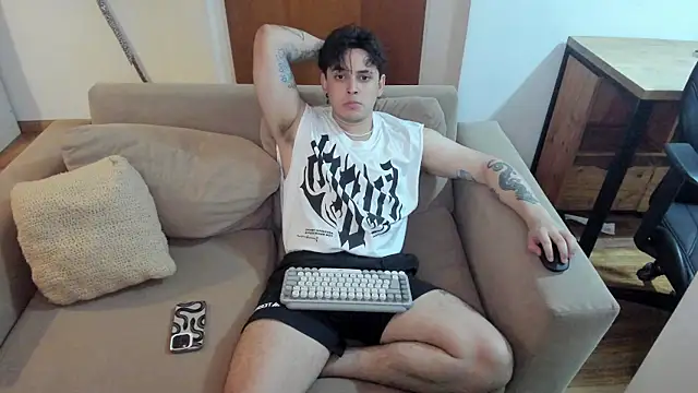Snapshot of Markuss_b chatting on February 5, 1:04 am Markuss b online show from February 5, 1:04 am