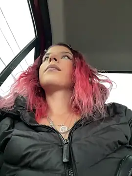 RiriRoseey online show from November 15, 8:22 am