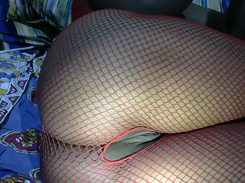 Sugarbaby32 online show from March 17, 8:01 pm