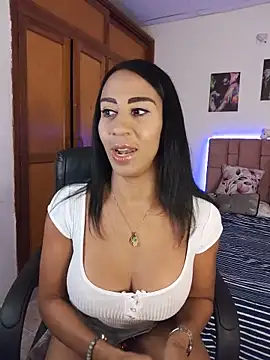 Snapshot of charlotte_bayron02 chatting on June 5, 12:17 am charlotte bayron02 online show from June 5, 12:17 am