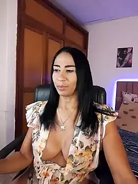 Snapshot of charlotte_bayron02 chatting on June 7, 12:59 am charlotte bayron02 online show from June 7, 12:59 am