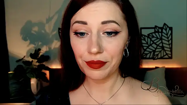 MissBeverlyMills online show from December 6, 9:43 am