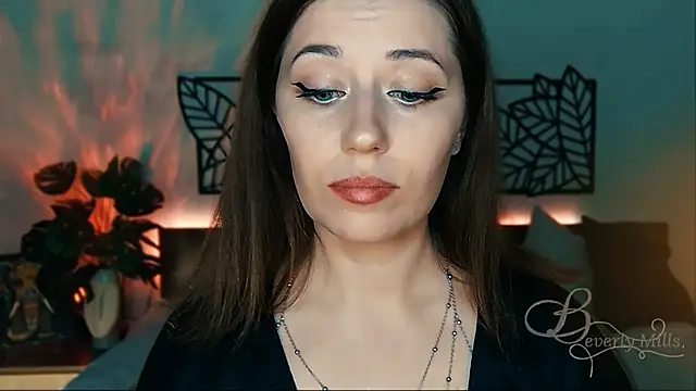 MissBeverlyMills online show from January 17, 10:34 pm