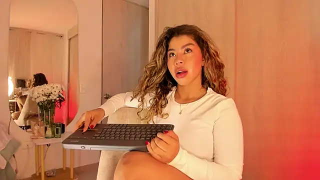 Snapshot of Melina_Ferrer1 chatting on May 30, 12:46 pm Melina Ferrer1 online show from May 30, 12:46 pm
