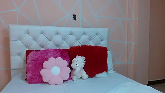 hantonella  online show from September 13, 7:35 pm