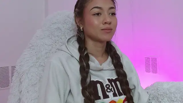 Snapshot of hantonella_ chatting on November 6, 1:23 pm hantonella online show from November 6, 1:23 pm