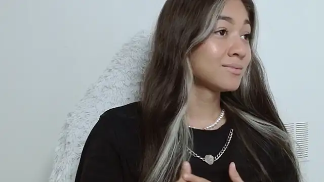 Snapshot of hantonella_ chatting on November 10, 2:38 pm hantonella online show from November 10, 2:38 pm