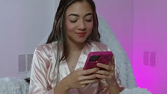 Snapshot of hantonella_ chatting on December 3, 4:49 pm hantonella online show from December 3, 4:49 pm