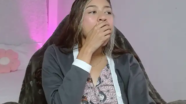 Snapshot of hantonella_ chatting on February 19, 4:14 pm hantonella online show from February 19, 4:14 pm