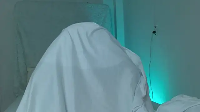 Snapshot of hantonella_ chatting on February 24, 1:53 pm hantonella online show from February 24, 1:53 pm