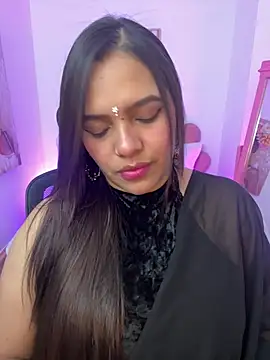 krishaa  online show from February 3, 4:01 pm