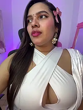 krishaa  online show from February 5, 7:40 pm