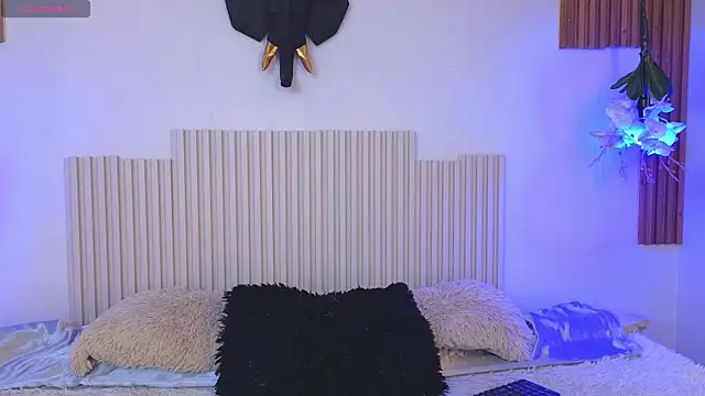  poison sweet online show from April 4, 3:42 pm