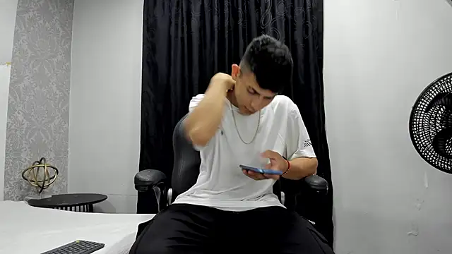 andrew rose  online show from February 17, 3:36 am