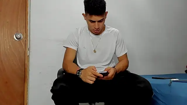 andrew rose  online show from April 8, 10:54 pm