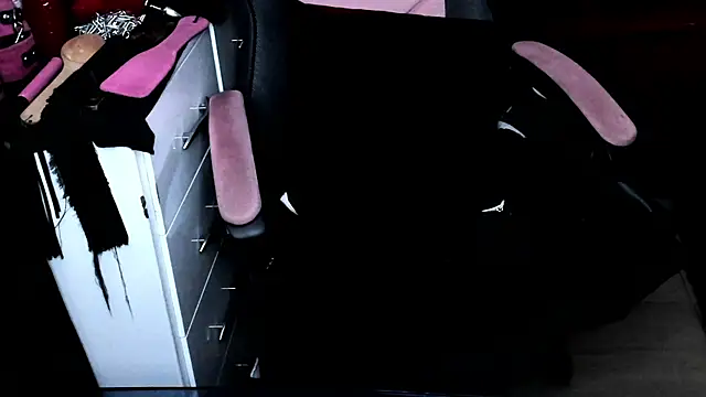 Snapshot of True_Bdsm chatting on February 7, 4:56 pm True Bdsm online show from February 7, 4:56 pm