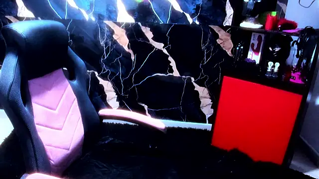 Snapshot of True_Bdsm chatting on October 13, 7:47 pm True Bdsm online show from October 13, 7:47 pm