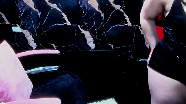 Snapshot of True_Bdsm chatting on November 6, 5:03 pm True Bdsm online show from November 6, 5:03 pm