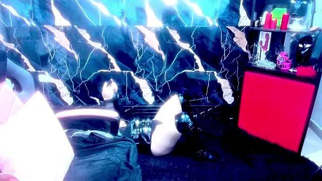 Snapshot of True_Bdsm chatting on November 21, 7:34 pm True Bdsm online show from November 21, 7:34 pm