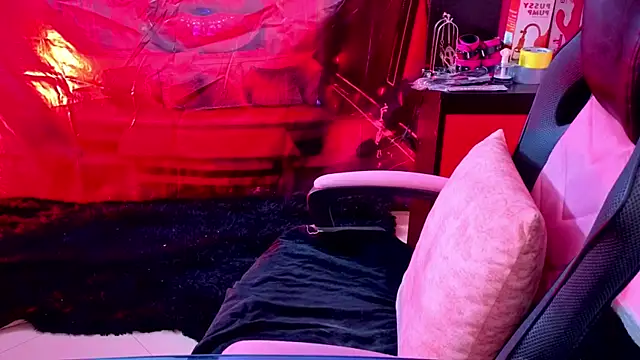 Snapshot of True_Bdsm chatting on February 26, 5:56 pm True Bdsm online show from February 26, 5:56 pm