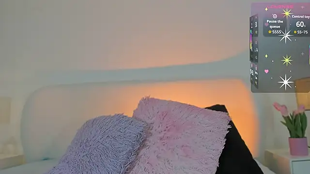 Snapshot of Megan-holly chatting on November 16, 4:45 pm Megan-holly online show from November 16, 4:45 pm