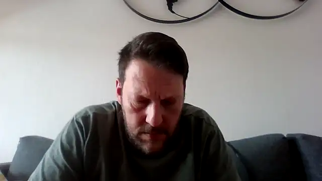 BennyLommy online show from April 27, 2:04 pm