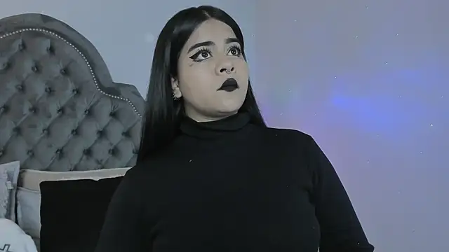 Snapshot of atena_hill chatting on January 6, 7:17 pm atena hill online show from January 6, 7:17 pm