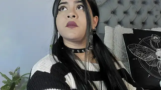 Snapshot of atena_hill chatting on February 3, 7:19 pm atena hill online show from February 3, 7:19 pm