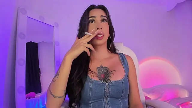 Snapshot of JulietaBomGV chatting on December 15, 8:08 am JulietaBomGV online show from December 15, 8:08 am