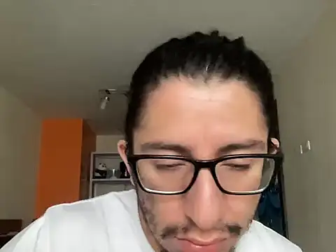 Snapshot of littlelatinhunter chatting on February 5, 11:59 am littlelatinhunter online show from February 5, 11:59 am