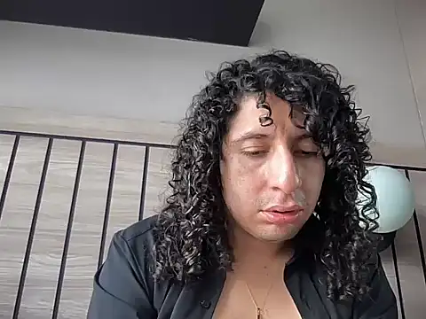 Snapshot of littlelatinhunter chatting on May 22, 3:39 pm littlelatinhunter online show from May 22, 3:39 pm